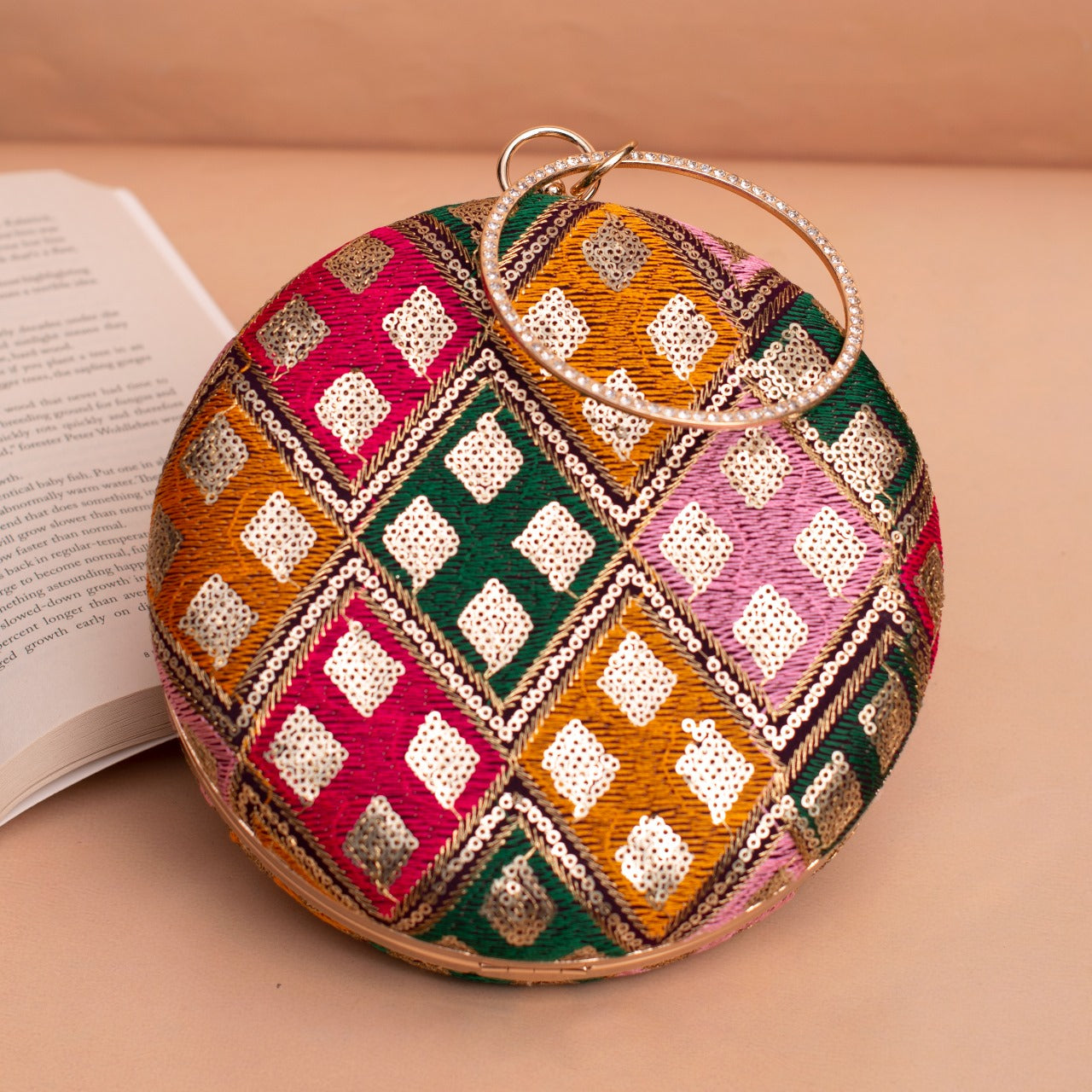 Round Ethnic Clutches